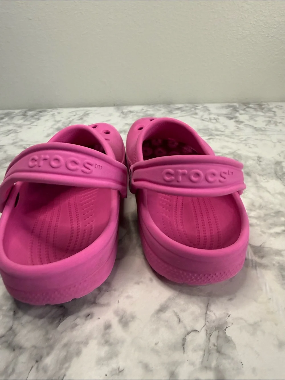 Crocs Kids Classic Pink Clogs/Sandals Size Junior 3